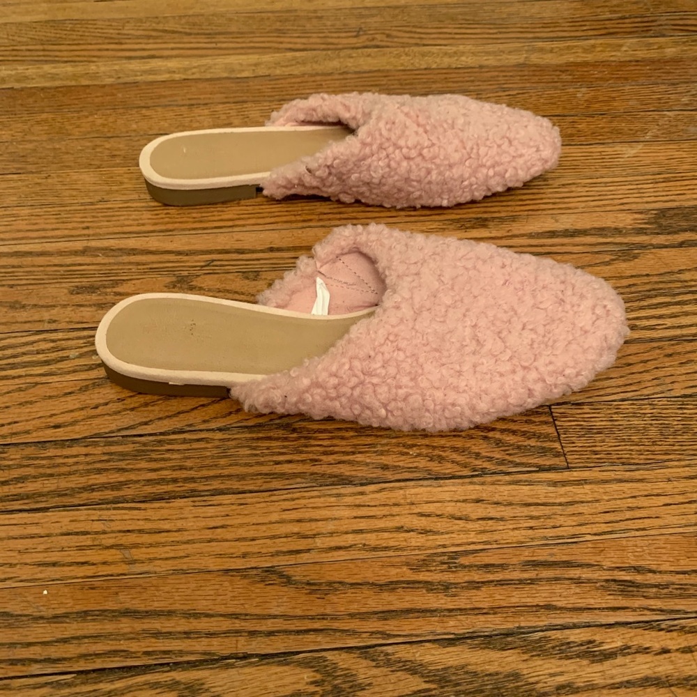 Faux fur pale pink slides